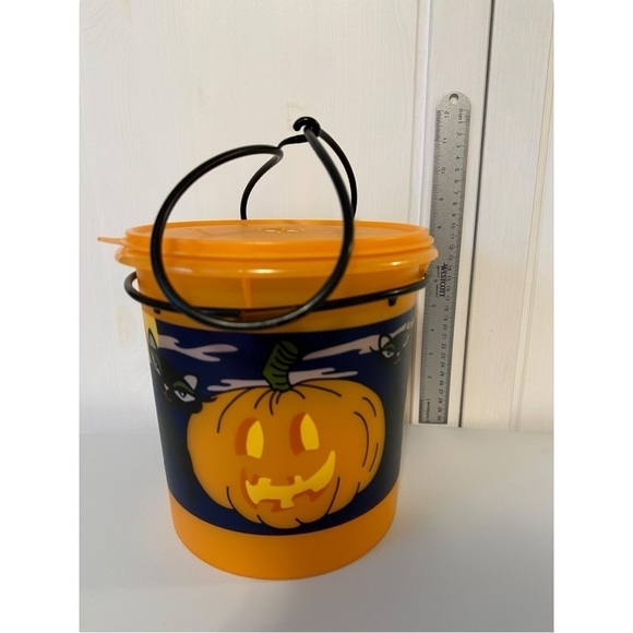 Tupperware Vintage 5qt. Halloween Bucket w/Lid & Handle - Picture 8 of 12